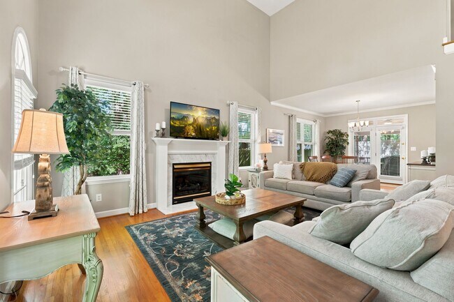 Building Photo - Durham Beauty - Cul de sac lot with fenced in yard - 4 bedrooms