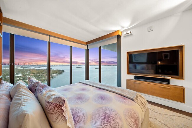 Building Photo - 601 NE 36th St