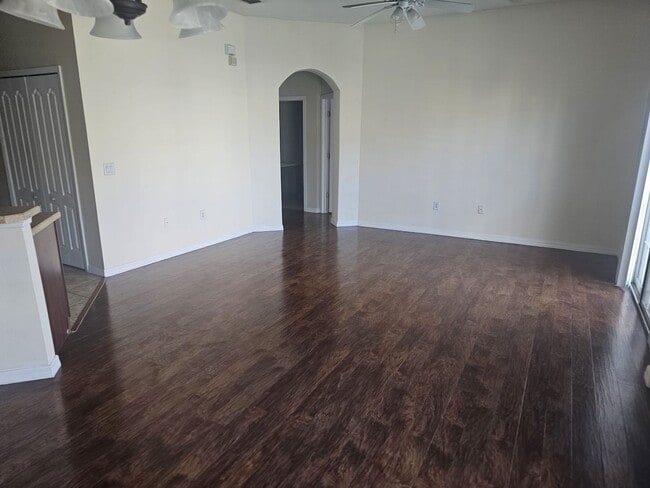 Building Photo - BEAUTIFUL, SPACIOUS,   2 BEDROOMS, 2 BATH APARTMENT