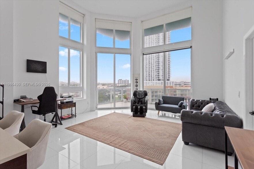 Building Photo - 1900 N Bayshore Dr