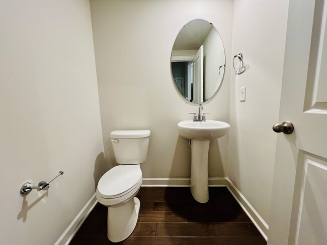 Building Photo - 3011 Lisburn St