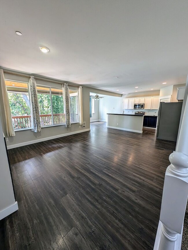 Building Photo - Stylish & Convenient Living - Bremerton 4 ...
