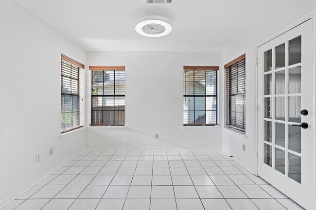 Building Photo - 2710 Pineleaf Dr