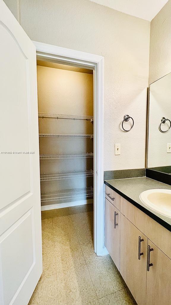 Building Photo - 124 SW Peacock Blvd