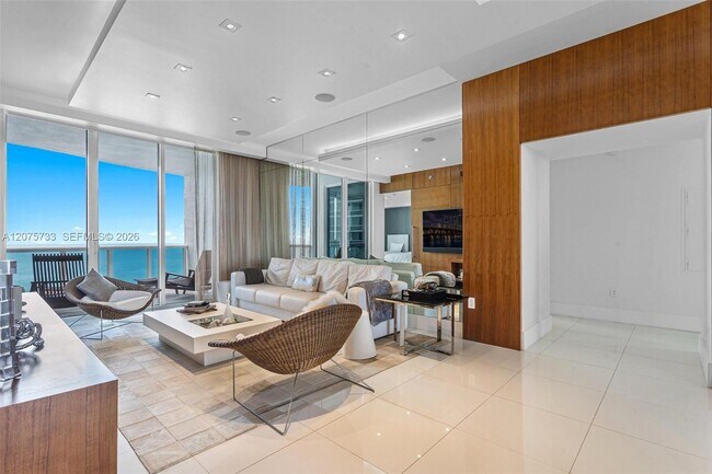 Building Photo - 16001 Collins Ave