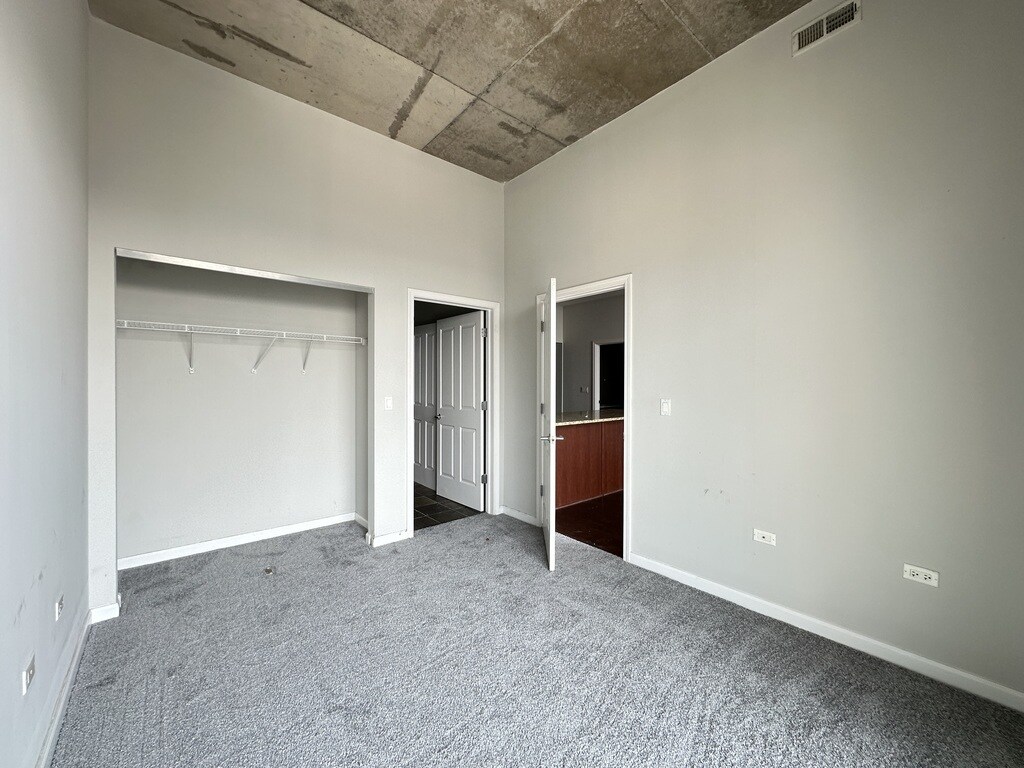 Building Photo - 1464 S Michigan Ave