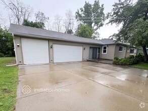 Building Photo - 302 Zinnia Ln N