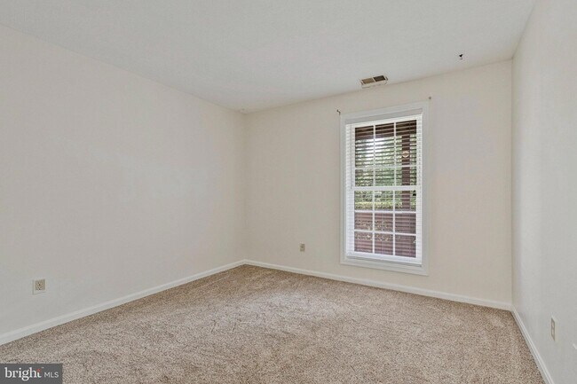 Building Photo - 10070 Oakton Terrace Rd