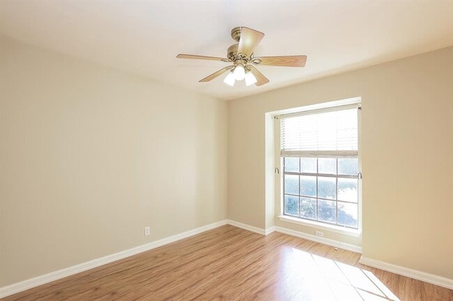 Building Photo - 2802 Hummingbird Cir