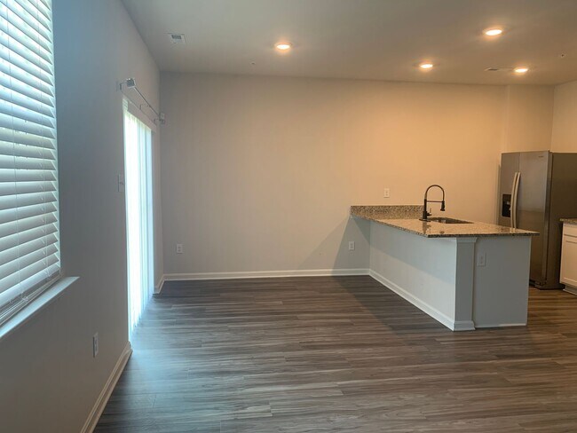 Building Photo - 125 Maple Run Dr