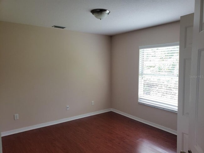 Building Photo - 41 Patchogue Ln