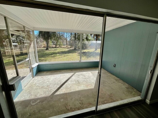 Building Photo - HUGE Ridge Manor/Dade City 3BR/2BA Home with Wide Open Floor Plan!!!