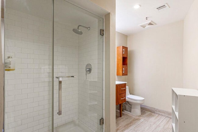 Building Photo - 925 Common St