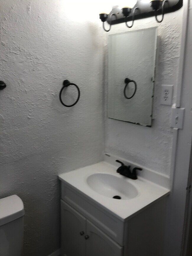 Building Photo - 2618 Meridian St