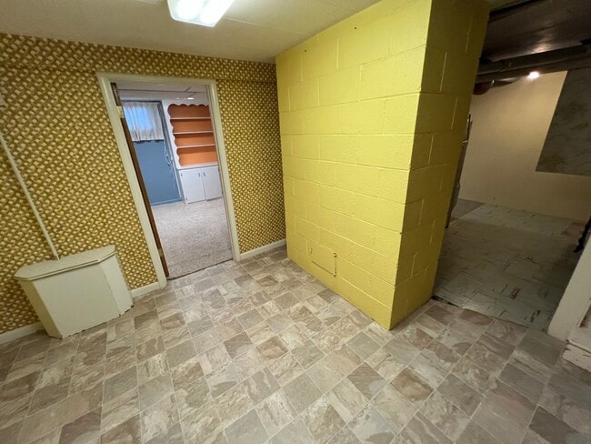 Building Photo - 429 E Pine St