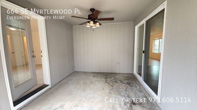 Building Photo - 664 SE Myrtlewood Pl