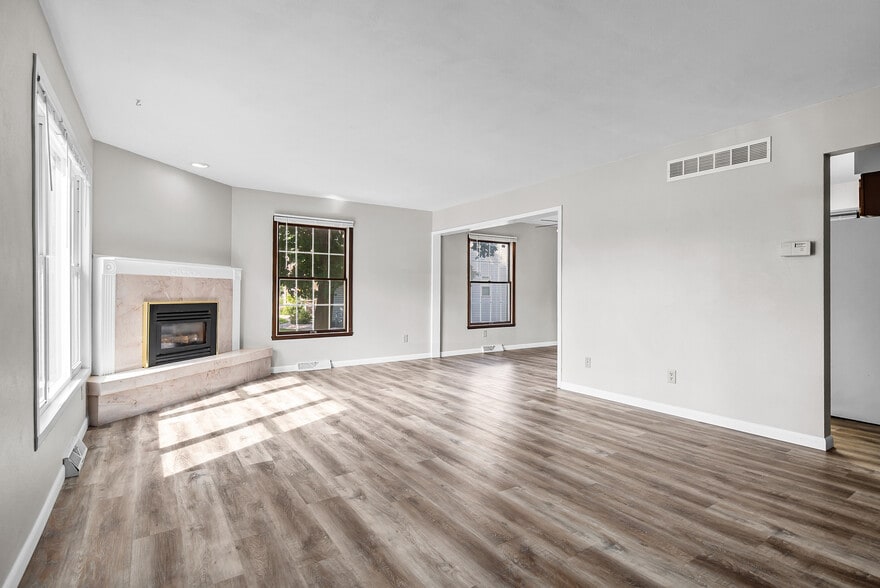 Living Room - 1140 S Bluemound Dr