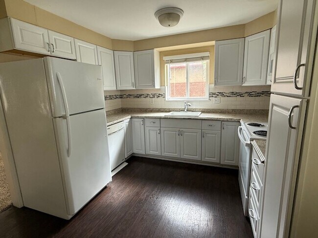 Building Photo - DEC RENT FREE FOR A LEASE STARTING BY NOV ...