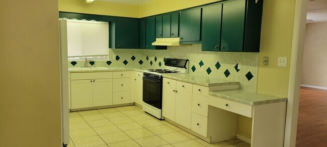 Building Photo - 4/2 (Madison Park) Nice home in quiet neighborhood