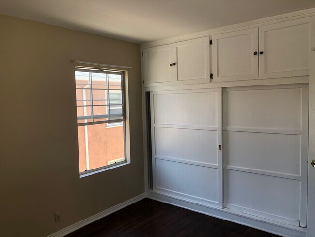 Building Photo - 5458 Kinston Ave