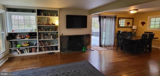 Primary Photo - 1235 Hunt Club Ln