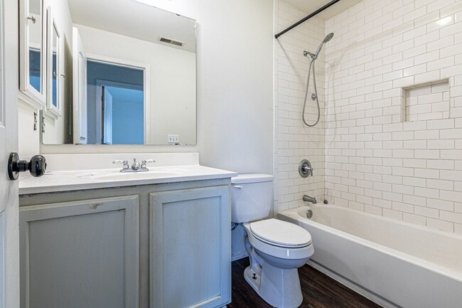 Building Photo - Beautiful home near Clark Lake Park!