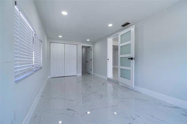 Building Photo - 921 NW 30th Ct