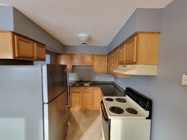 Building Photo - 1510 Oak Ridge Ln SE