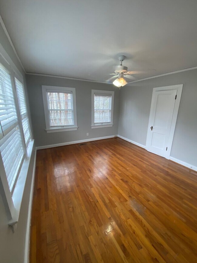 Building Photo - 4 Bedroom, 2 Bath Updated home in Jordan/Johnson area