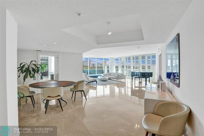 Building Photo - 715 Bayshore Dr