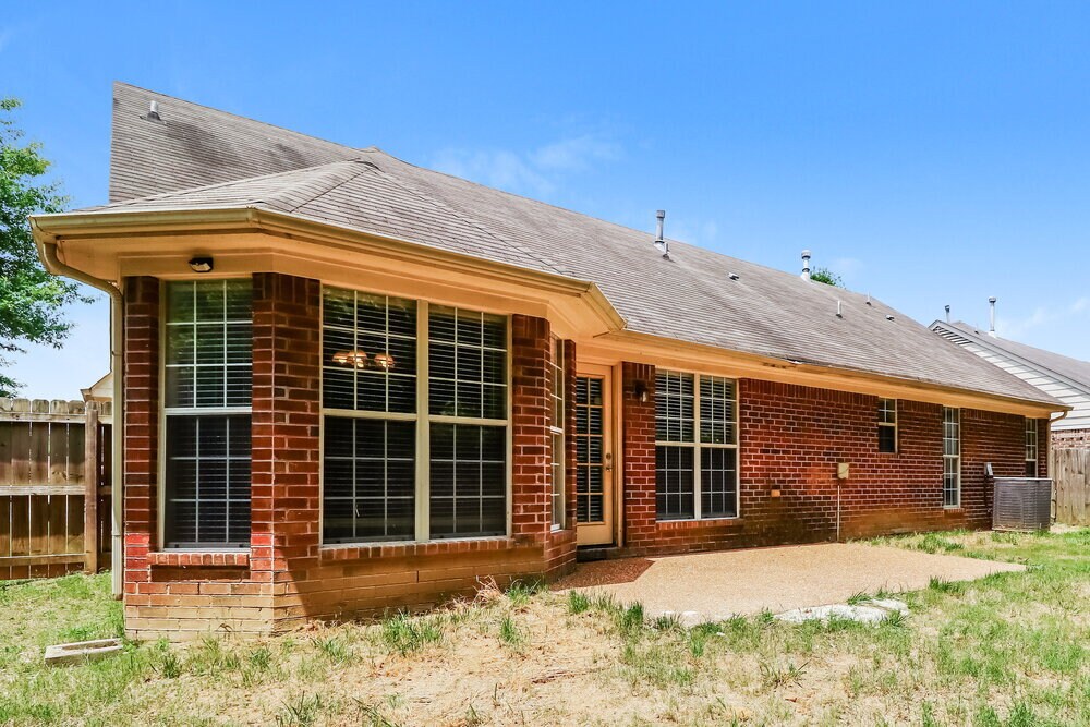Building Photo - 10362 Cottage Oaks Dr