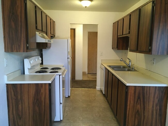 Building Photo - PRICE JUST REDUCTED TO $1,075.00 PER MONTH...