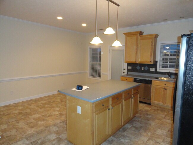 Building Photo - 4 Bedroom 2.5 Bathroom! BRIDLEWOOD SUBDIVISION!  Coming Available at the end of July!