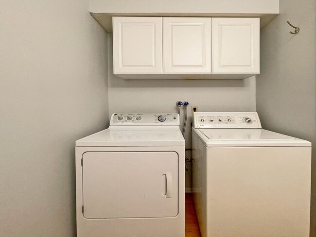 Building Photo - Newly Remodeled 3 Bedroom 2-Story Townhome...