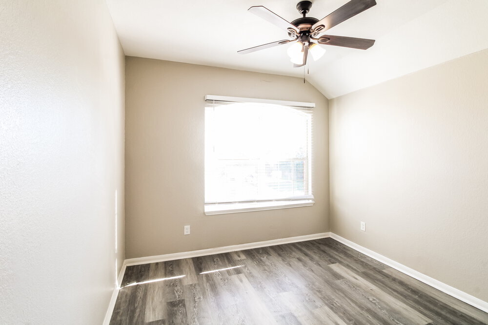 Building Photo - 8343 Broadleaf Ave