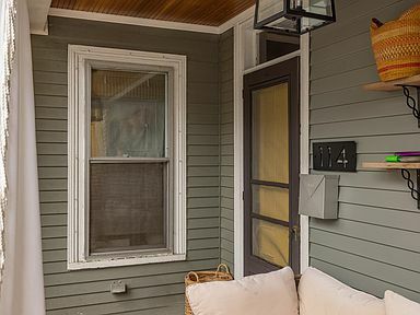 Building Photo - 114 Cabot St