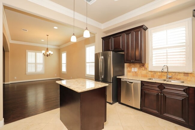 Building Photo - 11002 Upland Forest Dr