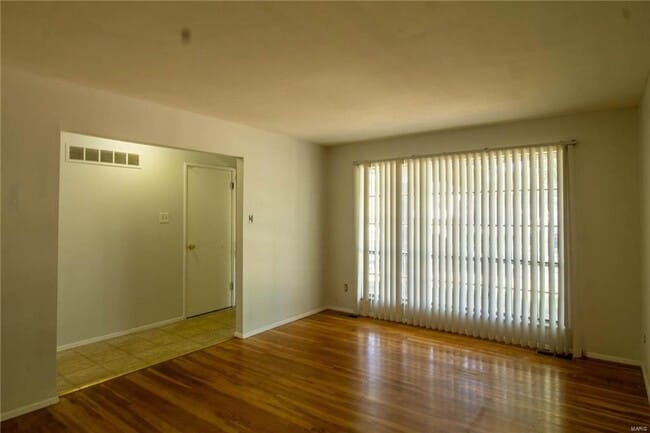 Building Photo - Spacious 3 bedroom 1.5 bath ranch