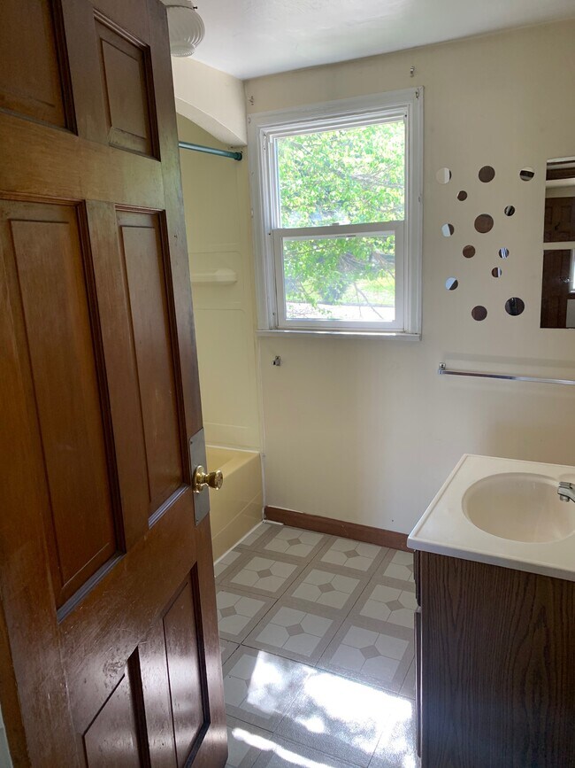 Building Photo - 2107 Birch St