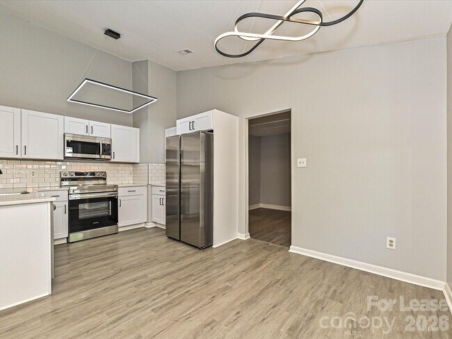 Building Photo - 633 Pennwood Ln