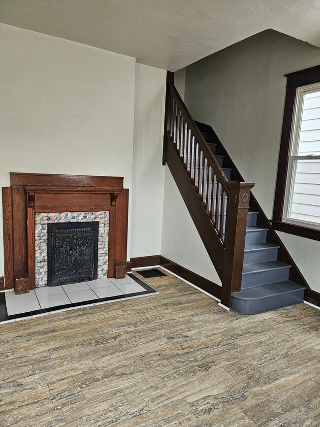 Building Photo - EHA Approved Small 2 Bed house Available Now