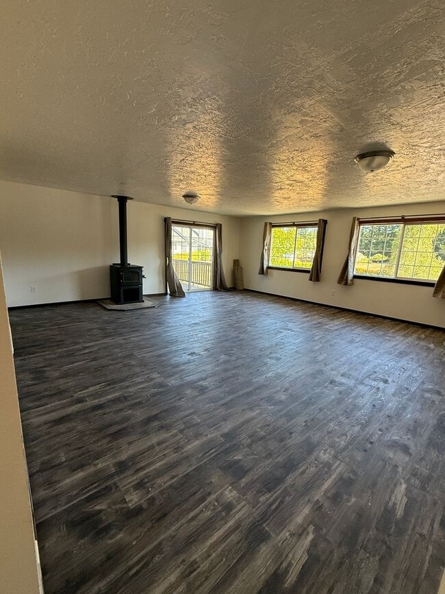 Building Photo - Country Living in this new remodel house
