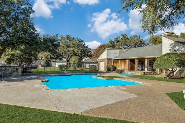 Building Photo - 3110 Devonshire Dr