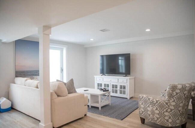 Building Photo - 11 Miller Ln