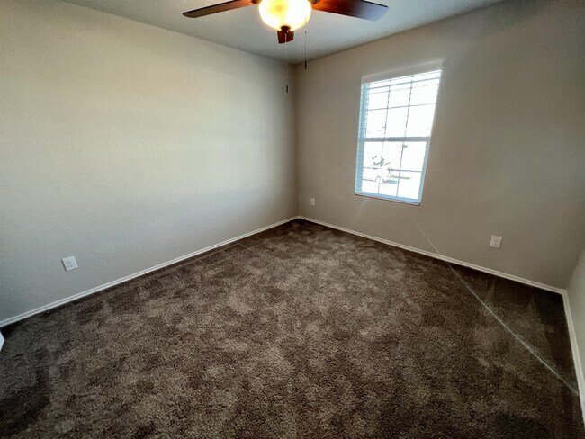 Building Photo - 2824 Rosefinch