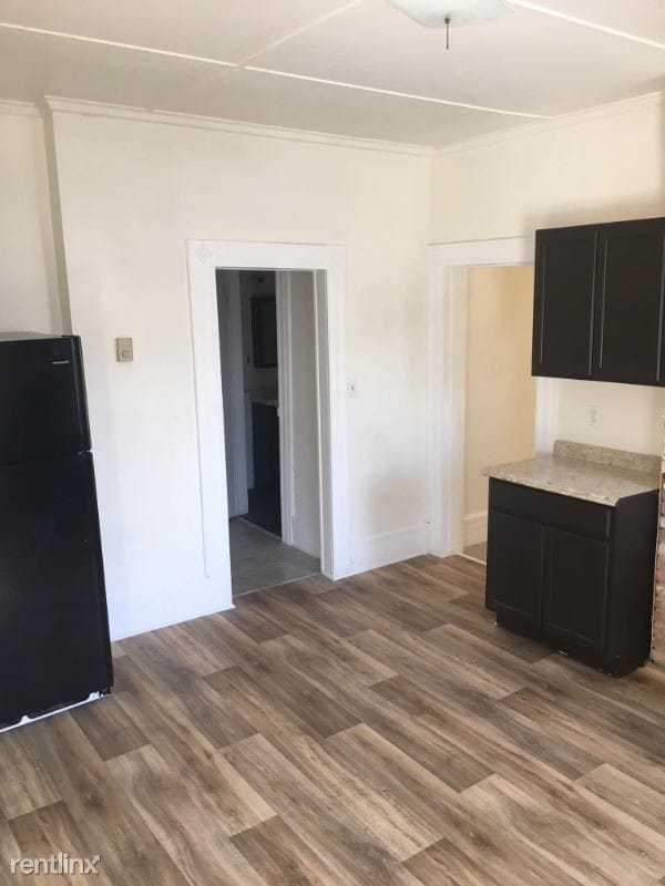 Building Photo - 3 br, 1 bath Apartment - 1 Oak St