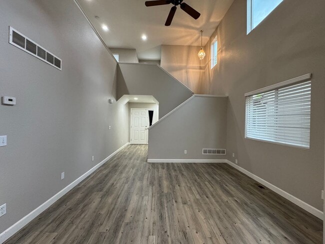 Building Photo - Updated 3 Bedroom in Springs Ranch