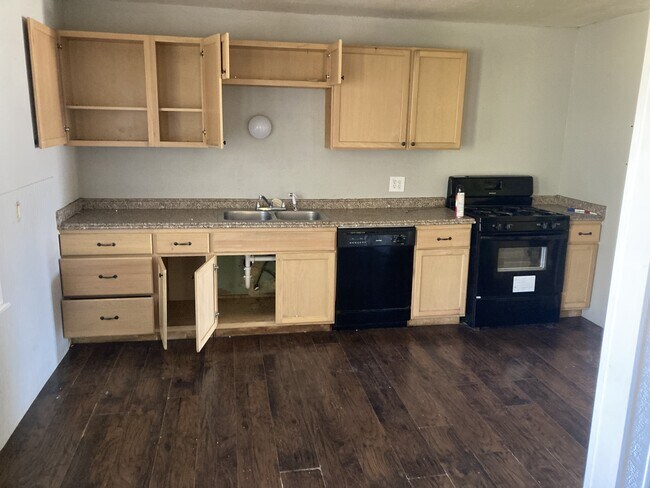 Building Photo - 735 Highland Pkwy