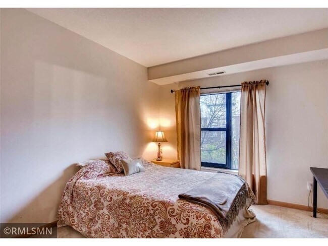 Building Photo - 7600 Lyndale Ave S