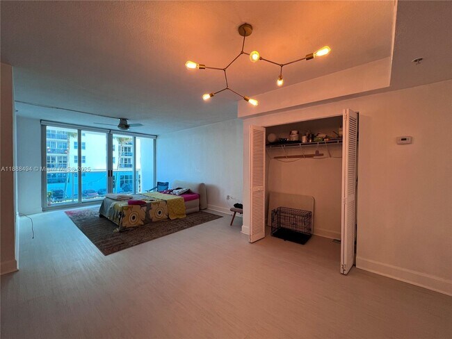 Building Photo - 7501 E Treasure Dr